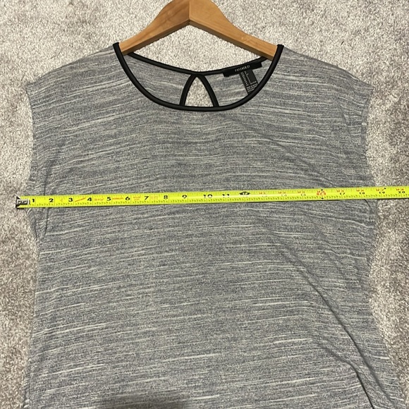 FOREVER 21 Grey blouse with leather trim and open back size SMALL - Picture 5 of 10